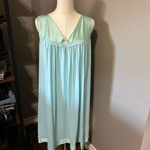 Vintage Vanity Fair turquoise blue floral appliqué sleep gown XL.